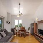 Countryside In With Private Pool Vila