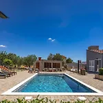 Countryside In With Private Pool * Polaca