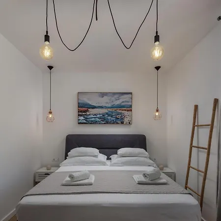 Countryside In With Private Pool Vila