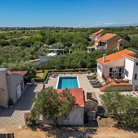 Countryside In With Private Pool
