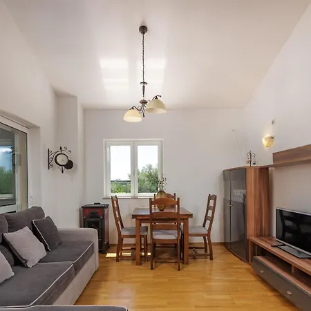 Countryside In With Private Pool Vila