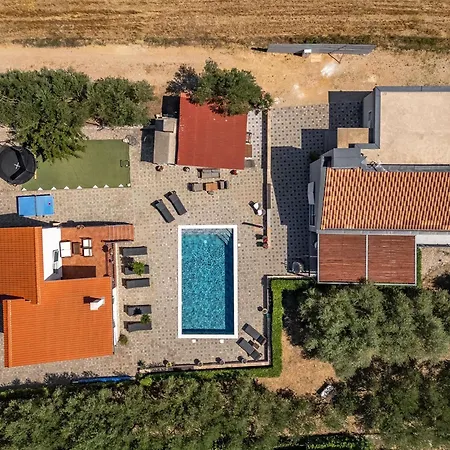 Countryside In With Private Pool