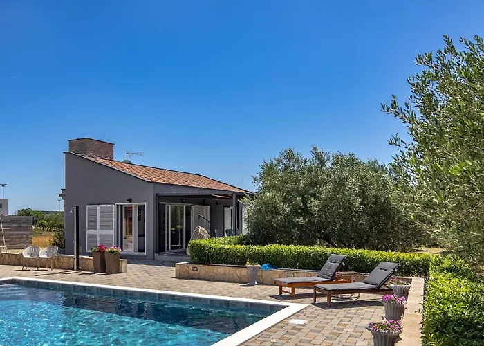 Countryside In With Private Pool Polaca