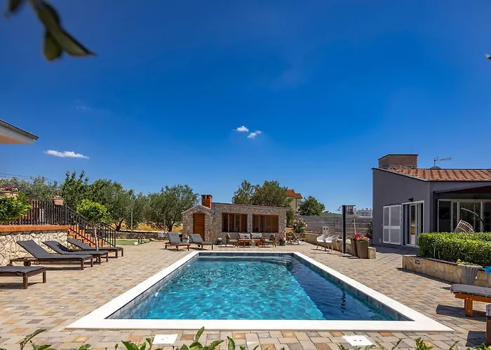 Countryside In With Private Pool * Polaca