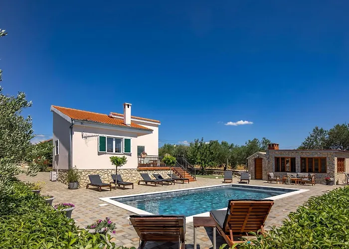 Вилла Countryside In With Private Pool Polaca