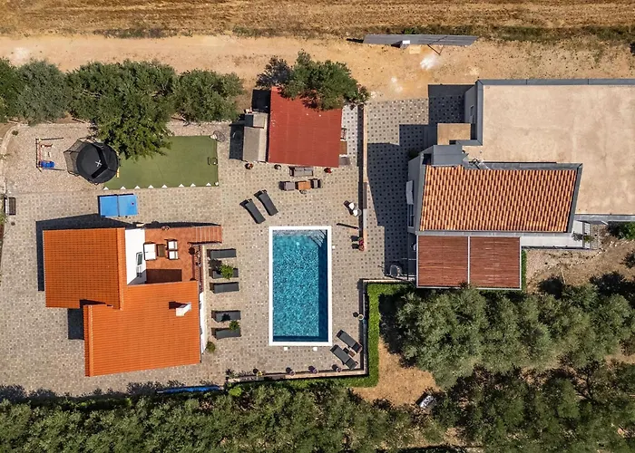 Countryside In With Private Pool