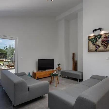 Countryside In With Private Pool * Polaca