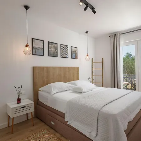 Countryside In With Private Pool Villa Polaca