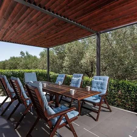 Βίλα Countryside In With Private Pool