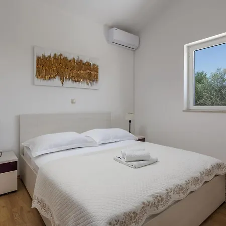Countryside In With Private Pool Polaca