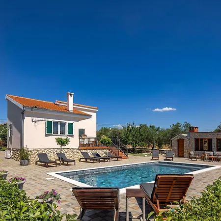 Villa Countryside In With Private Pool Polaca