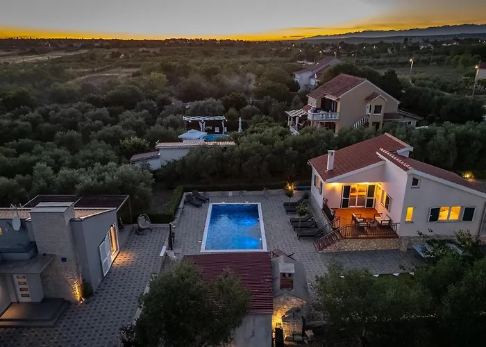 Countryside In With Private Pool Villa *